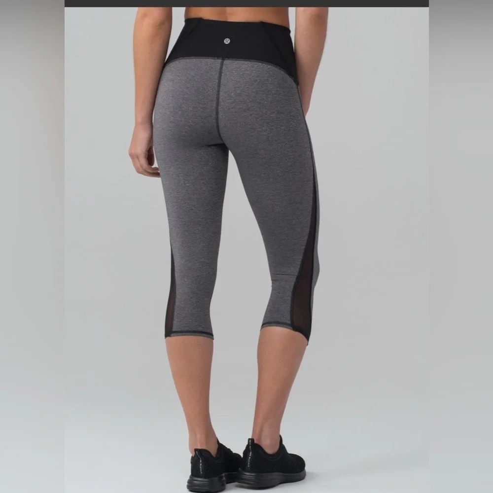 EUC Lululemon Train Times Crop (17